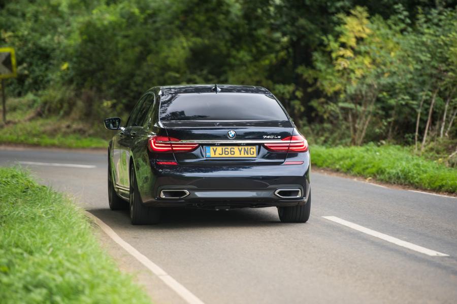  BMW 740Le xDrive M Sport 2016 года  (UK) (фото 10 из 14)